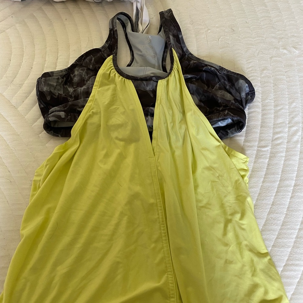 Workout too with spirts bra attached